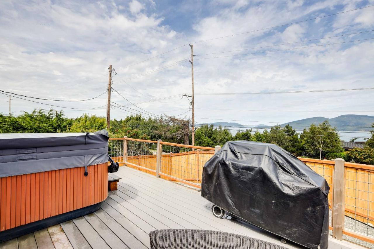 Dog-Friendly Anacortes Retreat With Shared Hot Tub! Apartment Exterior photo